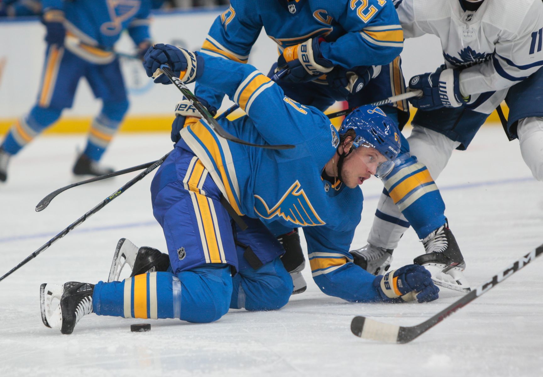 Blues take on Maple Leafs